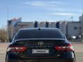 Toyota Camry 2018 года за 8 000 000 тг. в Актобе – фото 7
