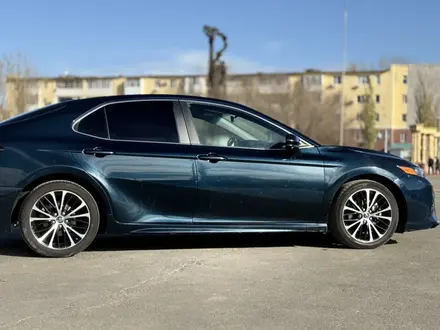 Toyota Camry 2018 года за 8 000 000 тг. в Актобе – фото 8