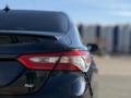 Toyota Camry 2018 года за 8 000 000 тг. в Актобе – фото 9