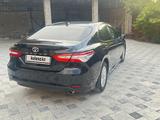 Toyota Camry 2021 года за 13 500 000 тг. в Алматы – фото 3