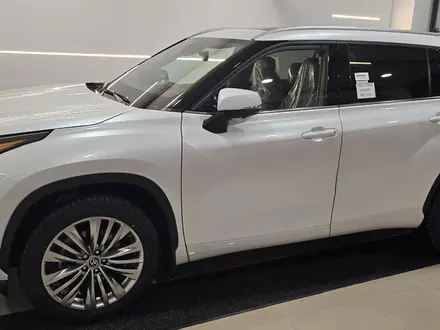 Toyota Highlander 2024 года за 42 000 000 тг. в Астана – фото 2