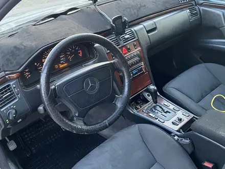 Mercedes-Benz E 280 1997 года за 3 050 000 тг. в Алматы – фото 3