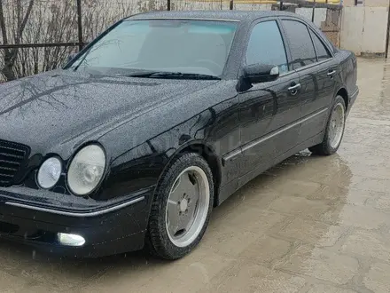 Mercedes-Benz E 320 1999 годаүшін4 900 000 тг. в Актау – фото 2