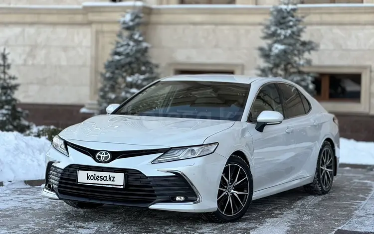 Toyota Camry 2021 года за 16 750 000 тг. в Шымкент