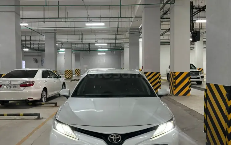 Toyota Camry 2018 годаfor13 500 000 тг. в Астана