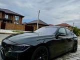 BMW 320 2014 года за 7 999 990 тг. в Атырау – фото 2