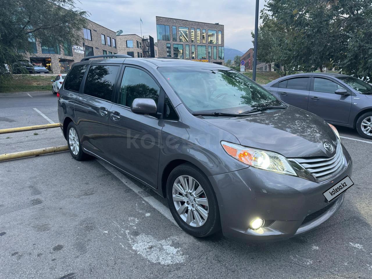 Toyota Sienna 2013 г.