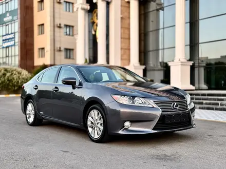 Lexus ES 300h 2013 года за 11 500 000 тг. в Актау