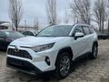 Toyota RAV4 2021 года за 14 200 000 тг. в Уральск