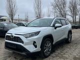 Toyota RAV4 2021 года за 14 200 000 тг. в Уральск