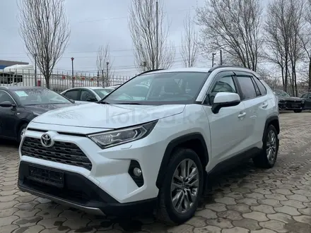Toyota RAV4 2021 года за 14 200 000 тг. в Уральск