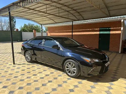 Toyota Camry 2016 года за 6 800 000 тг. в Атырау