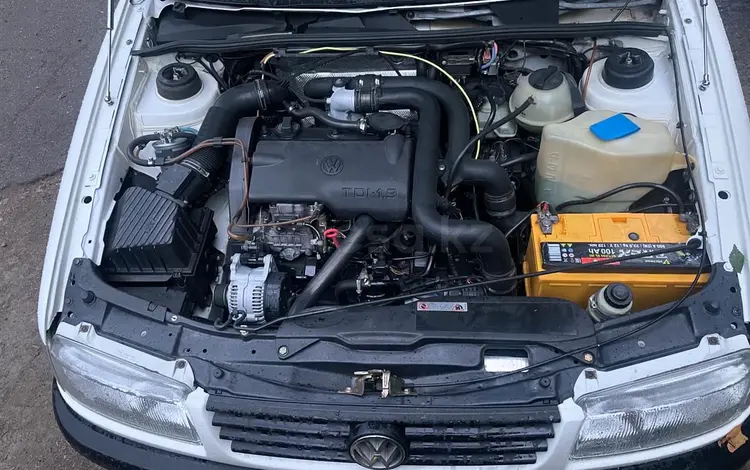 Volkswagen Passat 1995 годаүшін1 750 000 тг. в Алматы