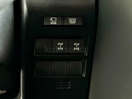 Toyota Land Cruiser Prestige Off-Road 2026 года за 63 470 000 тг. в Усть-Каменогорск – фото 17