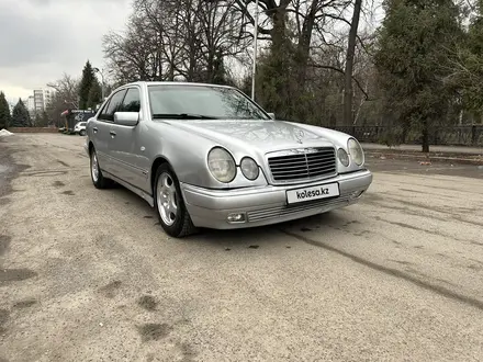 Mercedes-Benz E 280 1999 года за 3 100 000 тг. в Алматы – фото 2