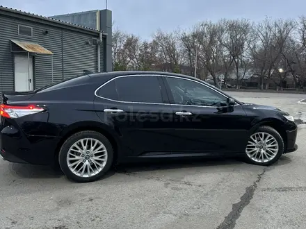 Toyota Camry 2019 года за 13 800 000 тг. в Караганда – фото 5