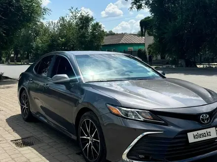 Toyota Camry 2018 года за 10 800 000 тг. в Актобе – фото 3
