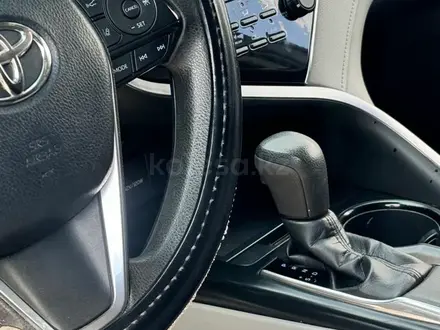 Toyota Camry 2018 года за 10 800 000 тг. в Актобе
