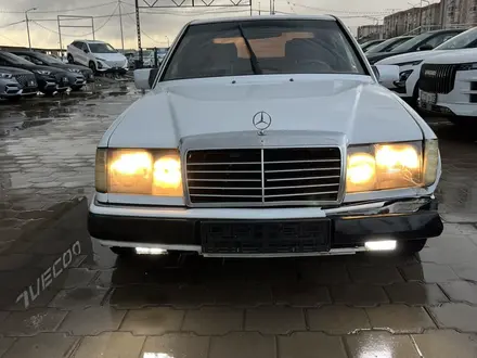 Mercedes-Benz E 260 1991 года за 850 000 тг. в Караганда – фото 3