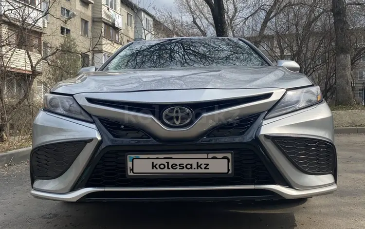 Toyota Camry 2022 года за 13 000 000 тг. в Алматы