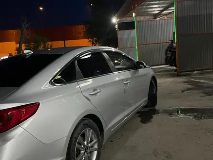 Hyundai Sonata 2015 года за 7 500 000 тг. в Актобе – фото 2