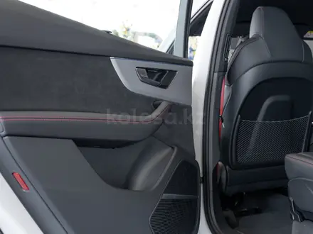 Audi Q7 55 TFSI 2024 года за 59 320 000 тг. в Алматы – фото 30