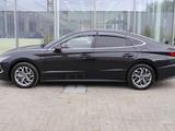 Hyundai Sonata 2022 годаfor11 690 000 тг. в Астана – фото 2