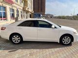 Toyota Camry 2010 года за 7 500 000 тг. в Актау – фото 2