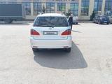 Toyota Avensis Verso 2004 годаfor5 800 000 тг. в Актобе – фото 2