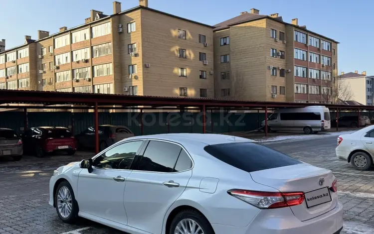 Toyota Camry 2020 года за 14 200 000 тг. в Актобе