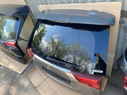 Крышка багажника на Mitsubishi Outlander за 500 000 тг. в Алматы – фото 7