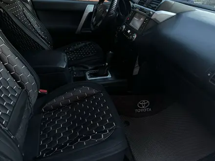 Toyota Land Cruiser Prado 2013 года за 13 950 000 тг. в Актобе – фото 14
