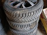 Комплект зимних шин с титановыми дисками за 220 000 тг. в Уральск