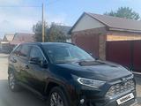 Toyota RAV4 2021 года за 14 900 000 тг. в Экибастуз