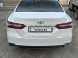 Toyota Camry 2018 года за 11 500 000 тг. в Жанаозен – фото 4