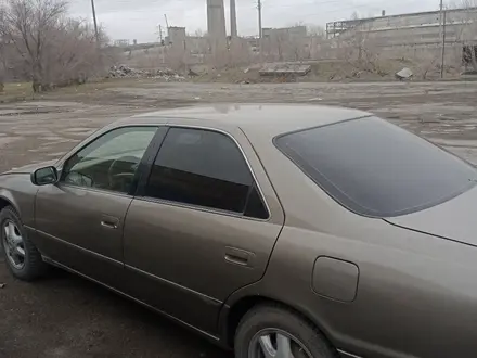 Toyota Camry 2000 года за 3 200 000 тг. в Семей – фото 3