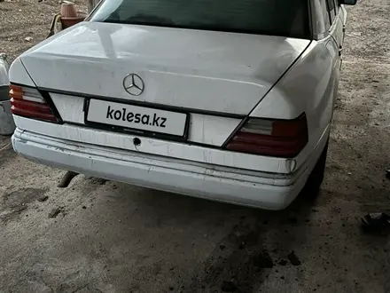 Mercedes-Benz E 230 1991 года за 1 250 000 тг. в Мерке – фото 2