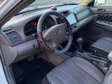 Toyota Camry 2004 года за 4 100 000 тг. в Усть-Каменогорск – фото 5