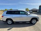 Toyota Highlander 2013 года за 8 300 000 тг. в Актобе – фото 2