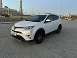 Toyota RAV4 2018 годаүшін13 500 000 тг. в Астана