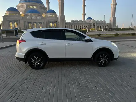 Toyota RAV4 2018 года за 13 500 000 тг. в Астана – фото 4