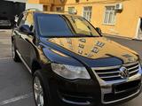 Volkswagen Touareg 2007 годаүшін8 200 000 тг. в Алматы