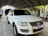 Volkswagen Touareg 2008 годаүшін7 500 000 тг. в Алматы