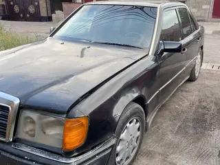 Mercedes-Benz E 230