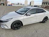 Hyundai Elantra 2023 года за 9 800 000 тг. в Атырау – фото 3