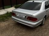 Mercedes-Benz E 200 1996 года за 2 150 000 тг. в Петропавловск – фото 4