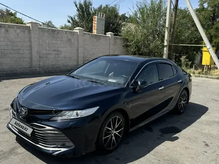 Toyota Camry 2018 года за 10 400 000 тг. в Тараз – фото 3