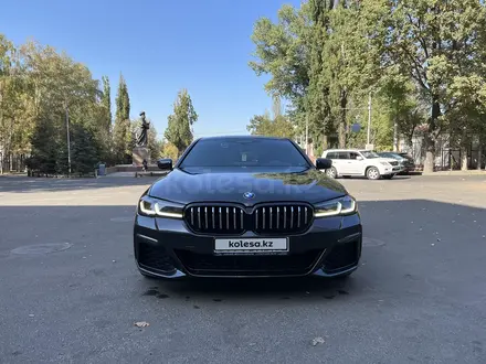BMW 530 2020 года за 37 700 000 тг. в Алматы – фото 2