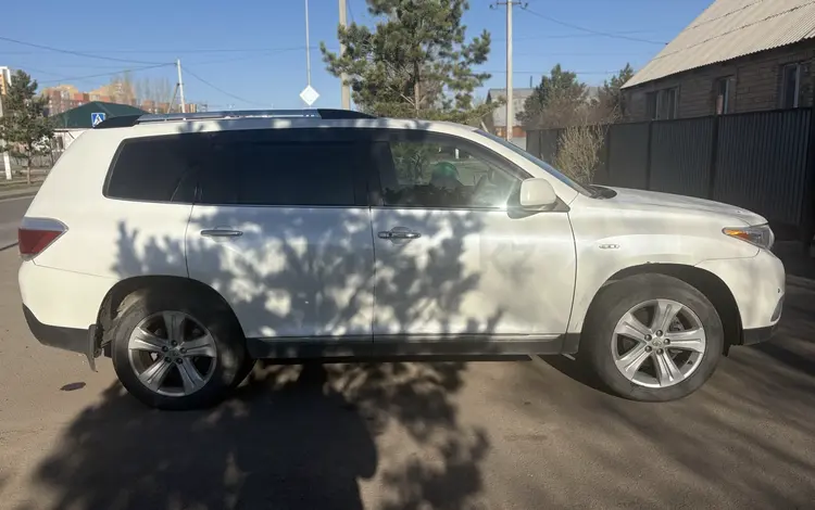 Toyota Highlander 2011 года за 10 300 000 тг. в Астана