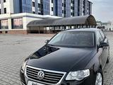 Volkswagen Passat 2005 года за 5 000 000 тг. в Уральск – фото 2